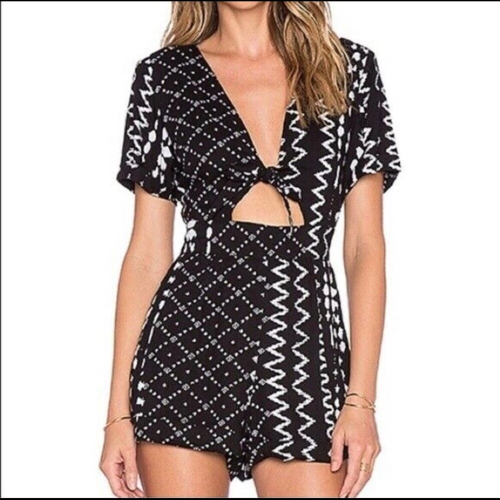 Tularosa Black White Printed Tie Front Short Sleeves Romper Size S